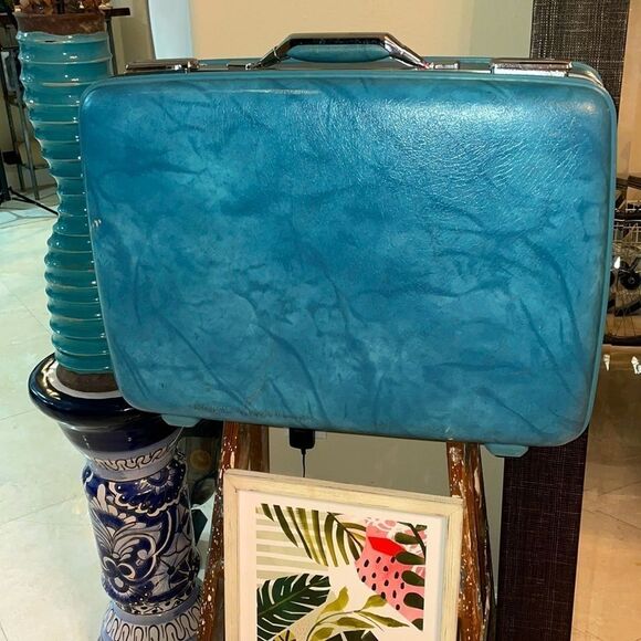 American Tourister Handbags - ♥️ Vintage American Tourister Aqua Blue Luggage